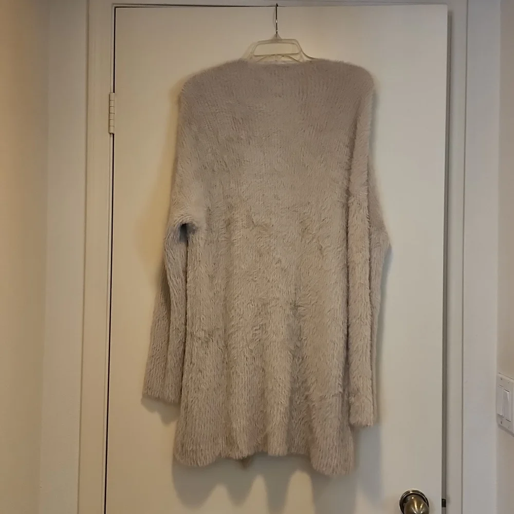 Chelsea & Theodore faux fur sweater Taupe Size Large